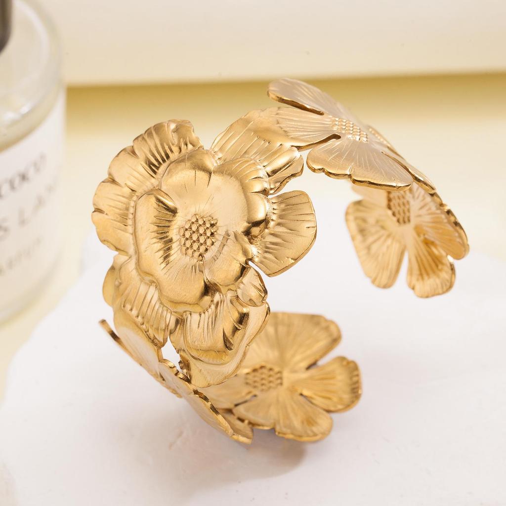 TOHM Retro Floral Open Stainless Steel Bracelet - Women's Exaggerated Fashion, Light Luxury Statement Jewelry