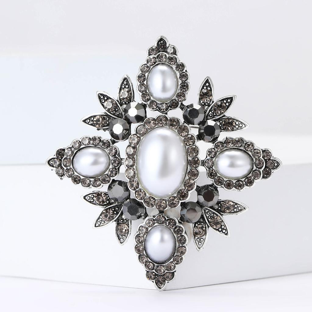 Vintage Rhinestone Cross Baroque Brooches for Women Unisex Pearl Court Pins Event Funny Luxury Gifts New Year Friends Decoration
