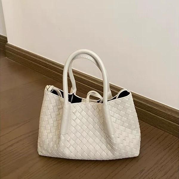 Spring and summer new woven portable shoulder portable tote bag large bag mommy bag travel bag women's bag tide