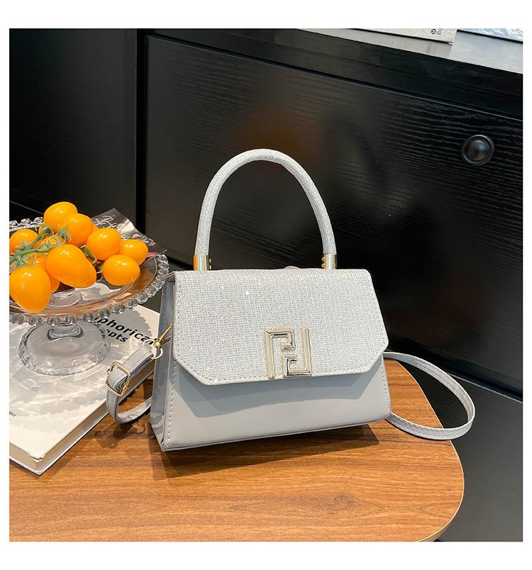 

2025 new Korean version fashion small square bag chain women s bag light luxury versatile foreign style shoulder crossbody armpit bag срібний