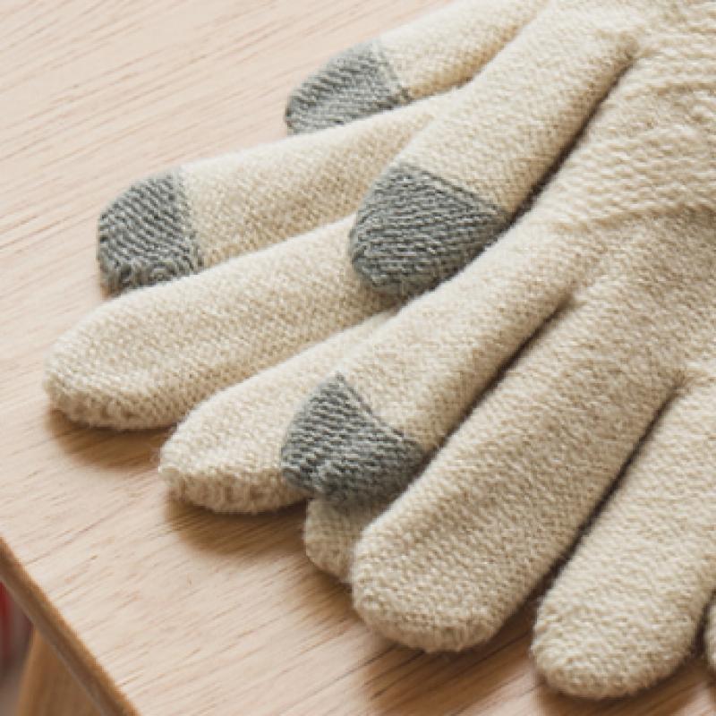 Daiso Oblique Pattern Knitted Gloves Ivory