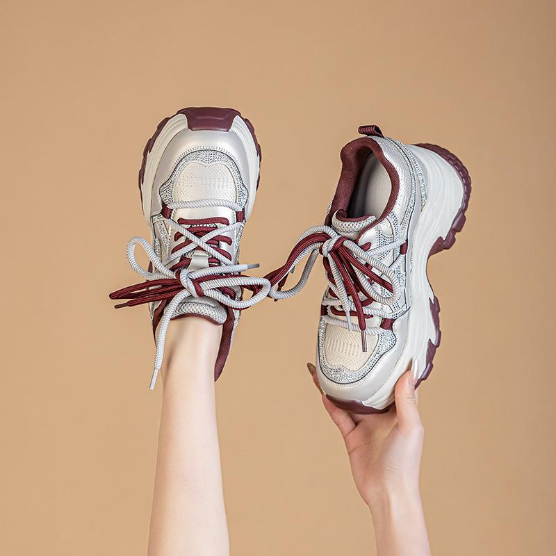 

Sports shoes 2026 spring new thick soled height increasing dad shoes women s shiny diamond leather casual shoes 34 красный