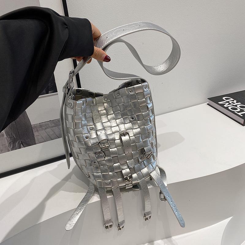 

2024 new trendy versatile pump belt bucket bag Internet celebrity same foreign style woven chain shoulder messenger bag women s bag срібний