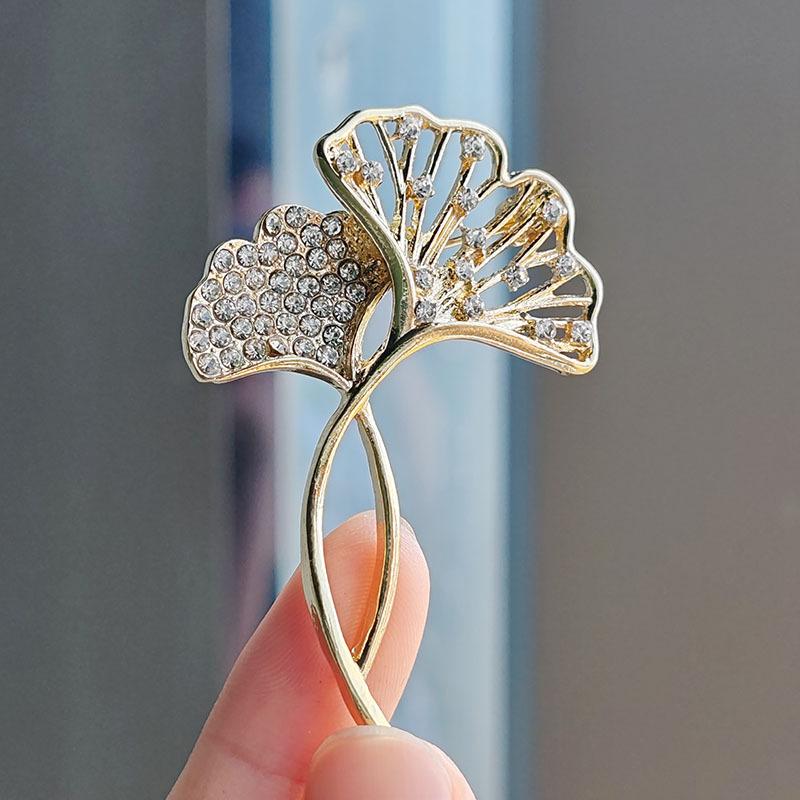 Ginkgo Biloba Brooch, High-End Female Luxury Temperament, Design Sense, Niche Flash Diamond Pin, Exquisite Suit Corsage Accessories