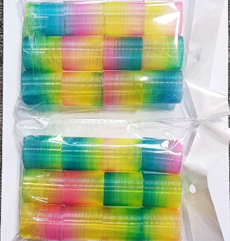 12 pezzi arcobaleno molle magiche cerchio giocattoli bambini festa di compleanno favori regali omaggio souvenir asilo ospite pinata riempitivi