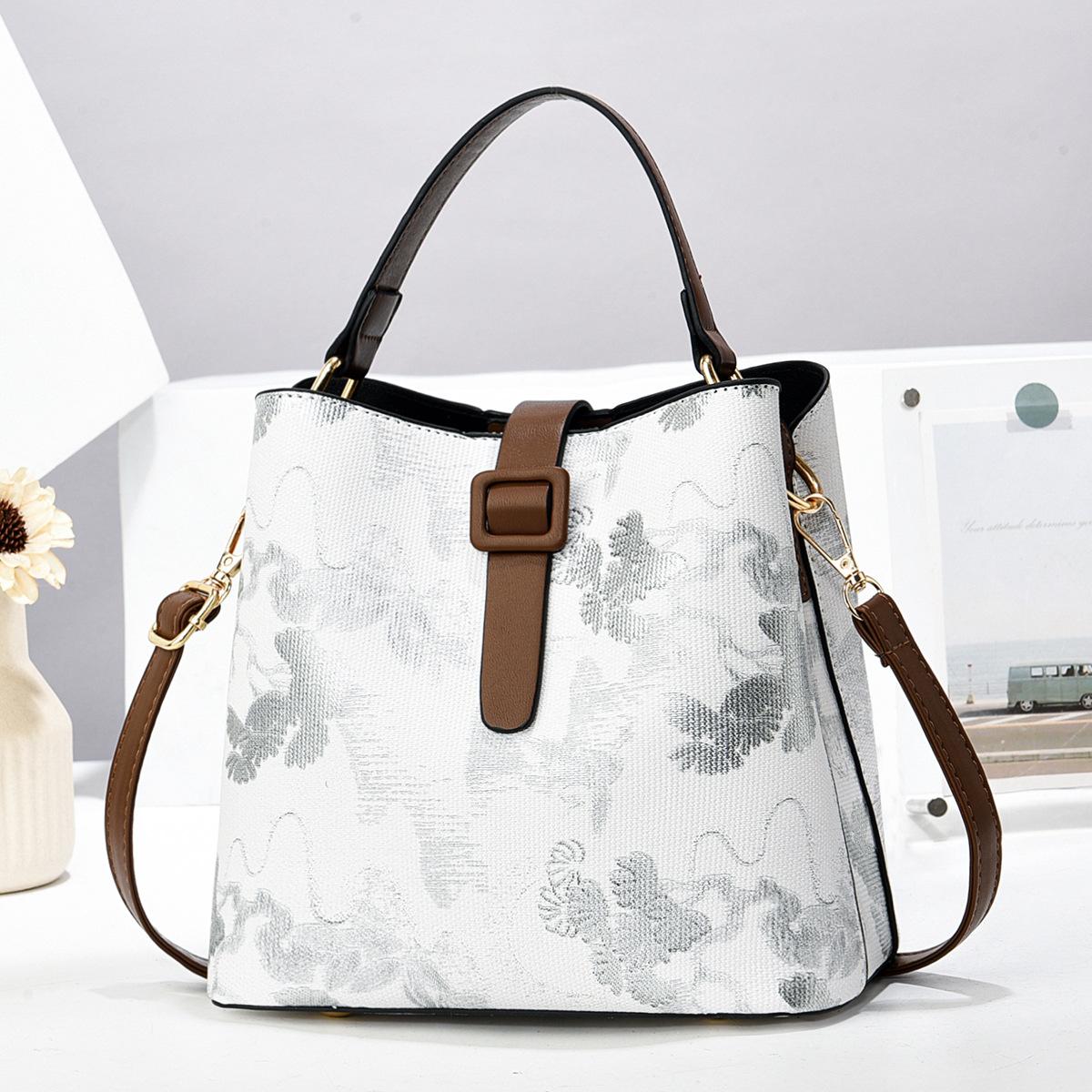 

Сумка-ведро Модная женская сумка Сумка для мамы среднего возраста Сумка с принтом в национальном стиле Сумка-мессенджер на одно плечо 19*12*19 чёрный