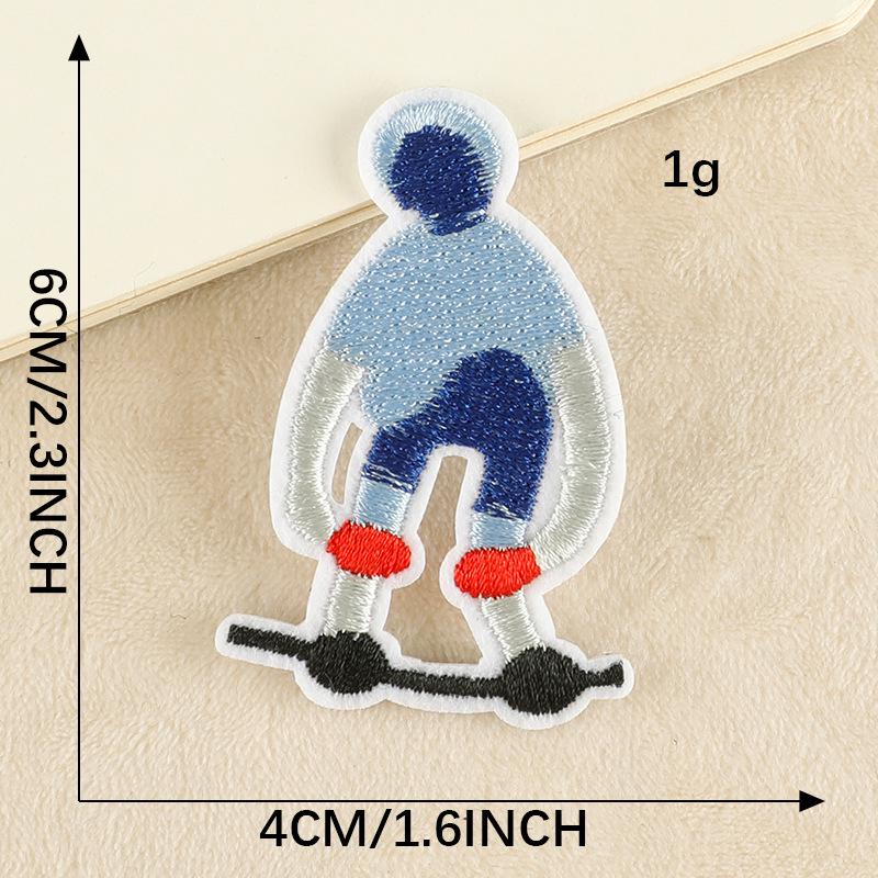 Kreslená oční náplast a vyšívaný odznak na oblečení