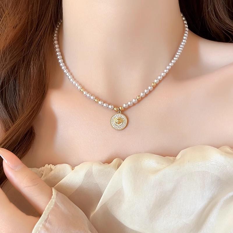 Light Luxury Pearl Choker Necklace Vintage Elegant Womens Necklace Fashion Versatile Crystal Collar Jewelry