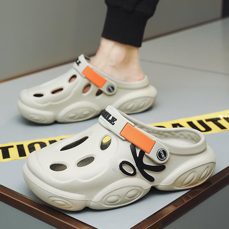 Two-wear hole shoes men's summer 2025 new outer wear trend, anti-skid beach thick-soled bag head slippers