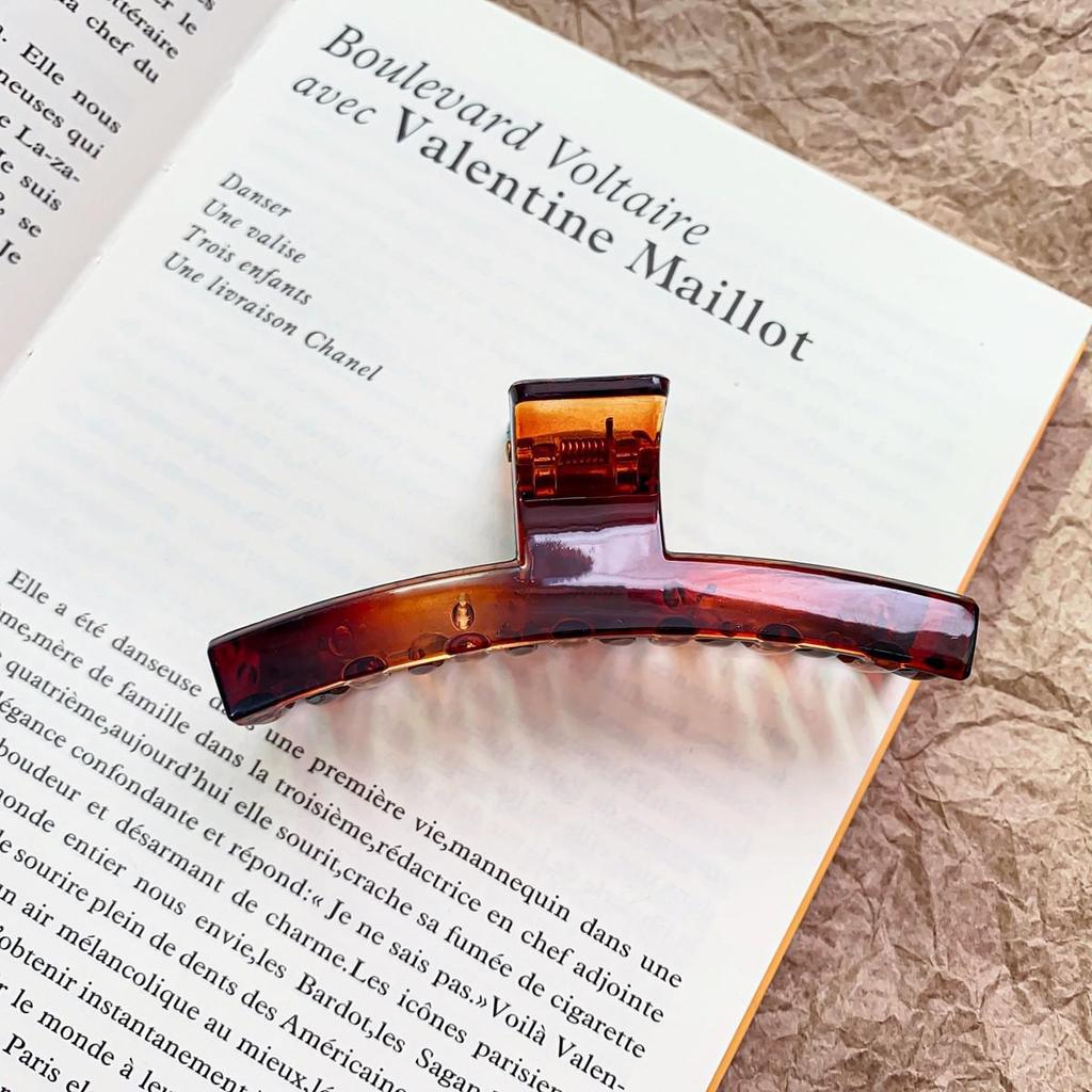 Korean Style Semi-Circular Transparent Hair Clip for Women's Updos - High-End Hollow Shark Clip