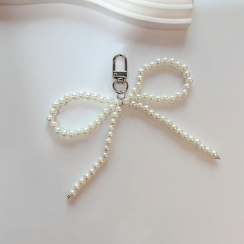 Elegant Keychain with Heart Pendant Fashionable and Practical Bead Bowknot Keyring Key Charm for Bag Decoration