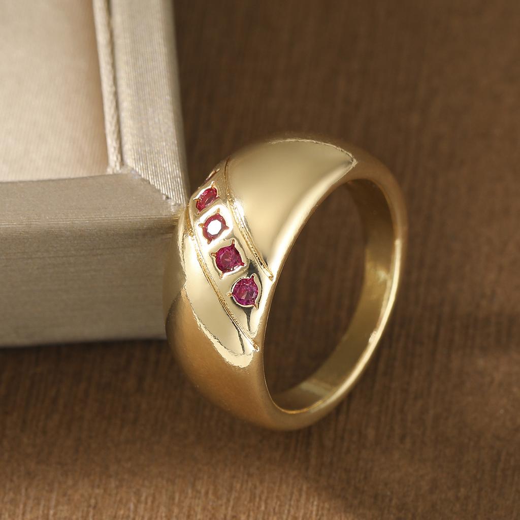 Retro luxurious pink artificial zirconia ring made of copper, a fashionable women's ring for gift purposes