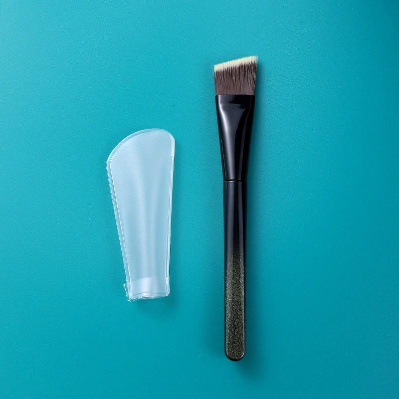 

Ультратонкая плоская кисть для нанесения тональной основы и консилера с мягкой щетиной для бесследного нанесения