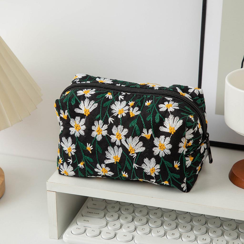 Breathable Canvas Toiletry Organizer With Flower Embroidery For Women And Men