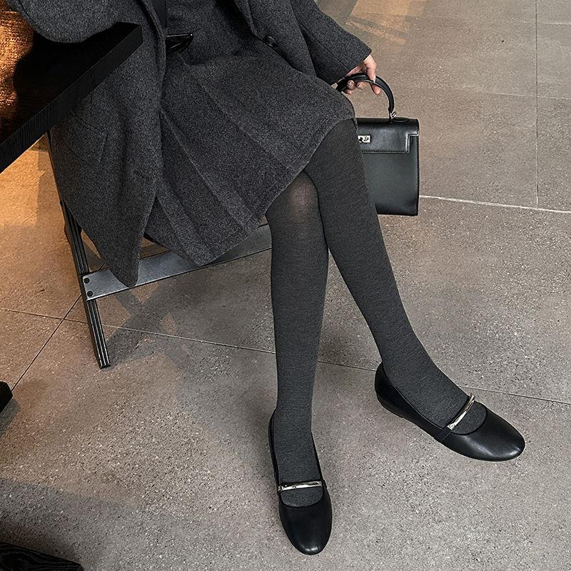 Black fashion simple temperament single shoes French niche round head shallow mouth low heel inner height increase one pedal small leather shoes women