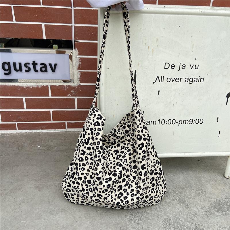 Japanese And Korean Ins Modern Small Leopard Print Messenger Bag Single Shoulder Canvas Bag For Female Student