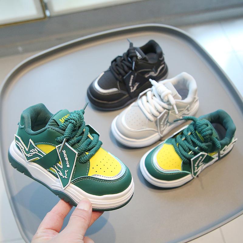 Children's sports shoes 2025 spring and autumn new boys' casual shoes lightweight Korean version girls' board shoes soft sole baby shoes single