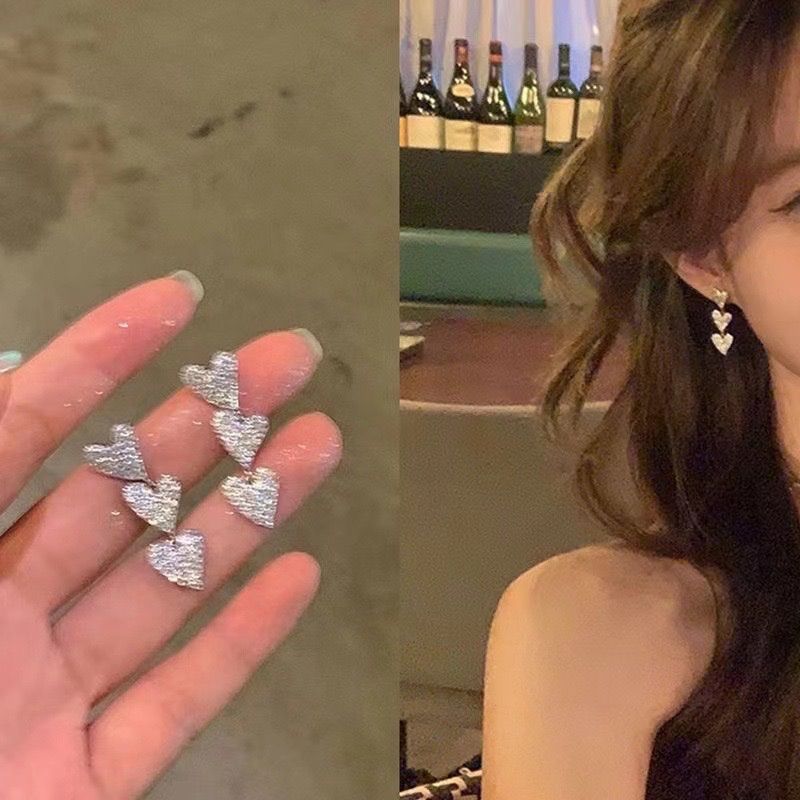 

Fancy Female Crystal South Korea Internet-Famous Elegant Earrings Peacock Blue(Silver Heart Silver Needle)