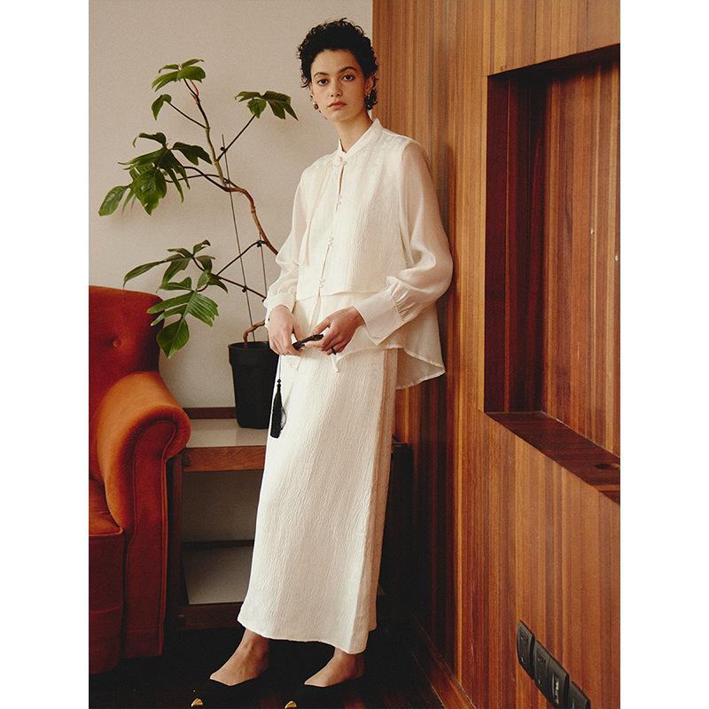 Dvoudílná sada tmavé látkové košile s knoflíkem na psaní v čínském stylu do půl těla