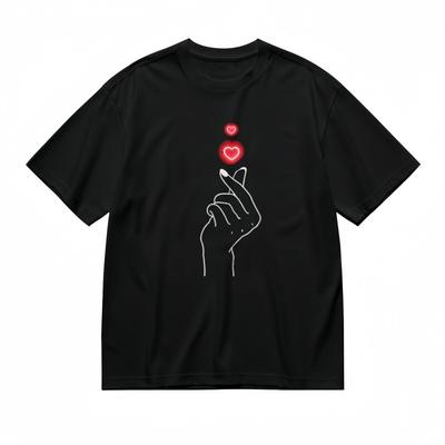 Damen Klassisches T-Shirt Minimalistisches Fingerherz und Strahlendes Rotes Herz Design T-Shirt