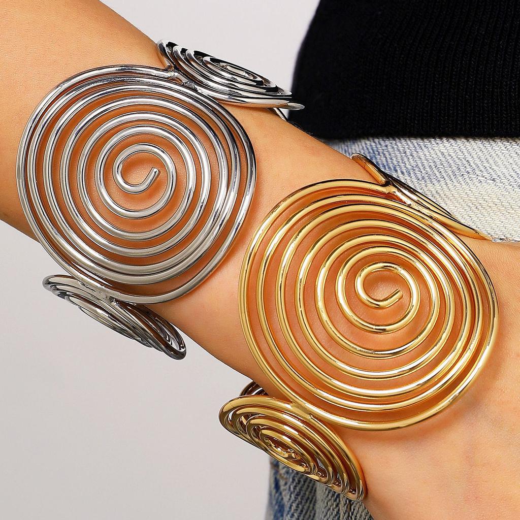 Retro Wide Hollow Metal Open Bangle New European American Cross-Border Exaggerated Niche High Texture Personalized Versatile Women Hand Jewelry