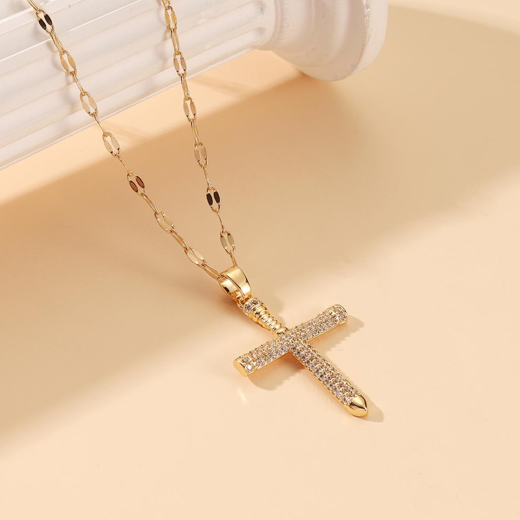 European and American Ins Cross Necklace, Personalized Design, High-end Light Luxury Copper Inlaid Zircon Short Collarbone Chain