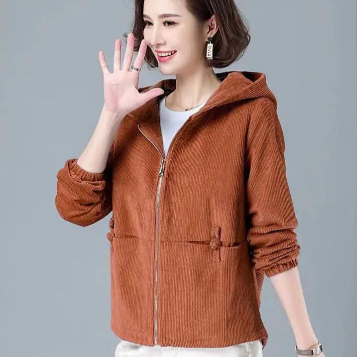 Короткая вельветовая женская куртка в корейском стиле — фото 9