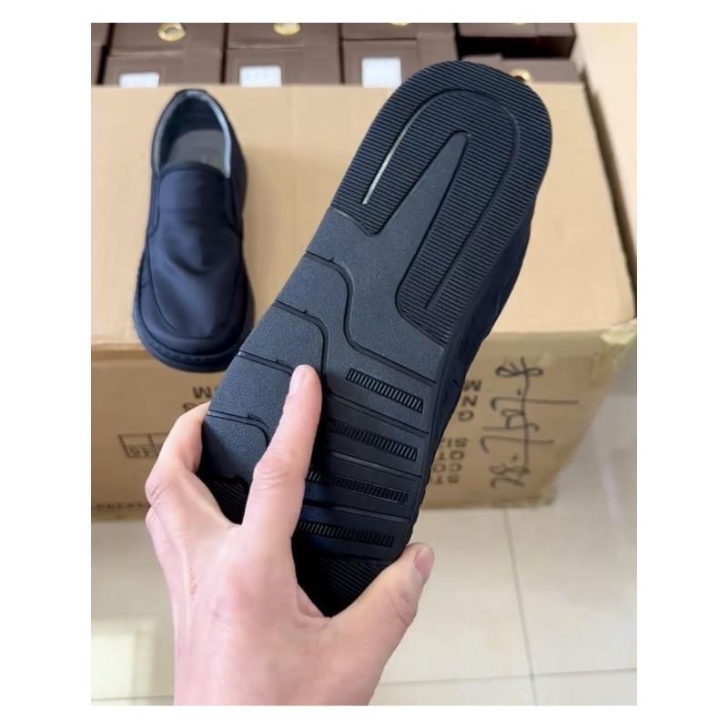 Fashion 2025 New Men's Slip-On Canvas Sneakers Low-Top Casual Sports Shoes Lightweight Breathable Anti-Slip Comfortable for Walking/Gym