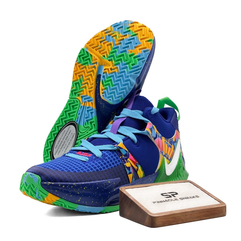 Nike Chaussures de Basketball LeBron Witness 7 GS Kaleidoscope Bleu Royal Profond Game Royal Algue Électrique Blanc DQ8650-400