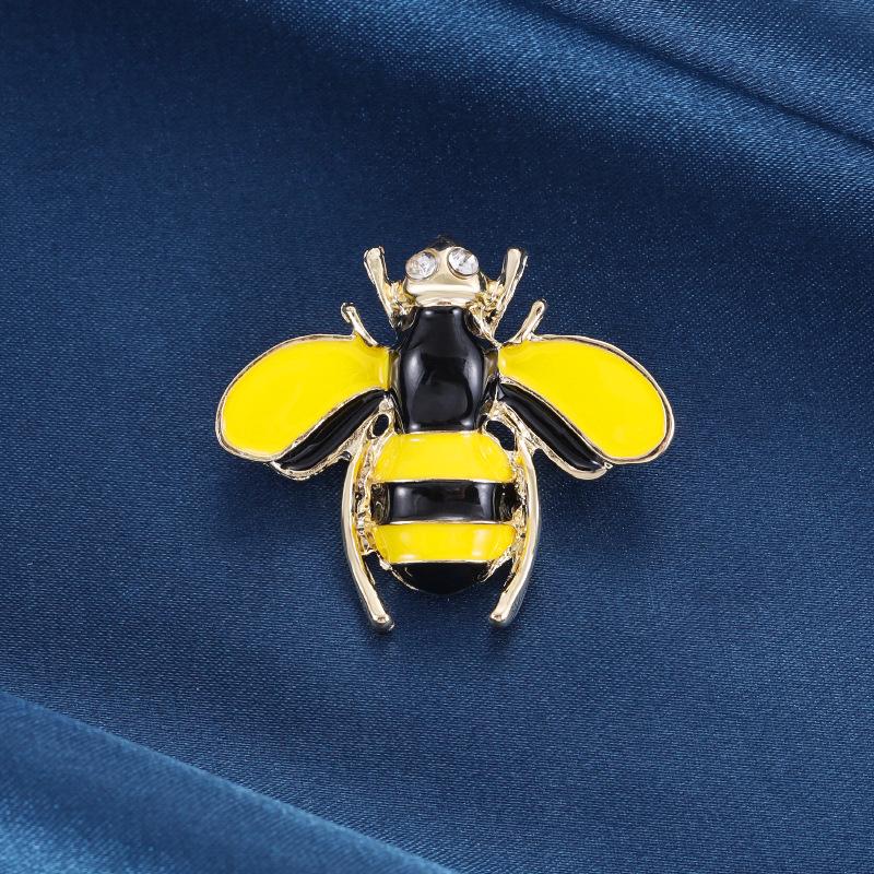New Style Oil Drip Bee Brooch - Cute Animal Collar Pin, Simple Clothing Accessory
