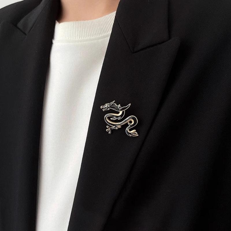 Vintage Dragon Brooch Retro Badge Fashion Jewelry Trendy Fashion Accent Dragon Shape Lapel Pin for Fashion Enthusiasts