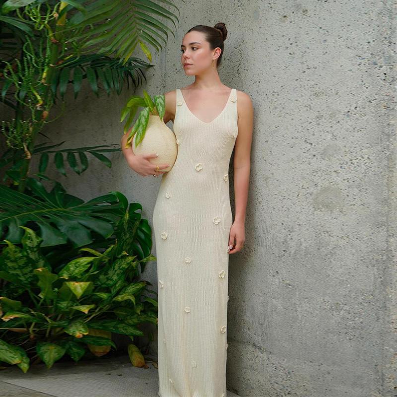 Длинное трикотажное платье с V-образным вырезом — фото 5