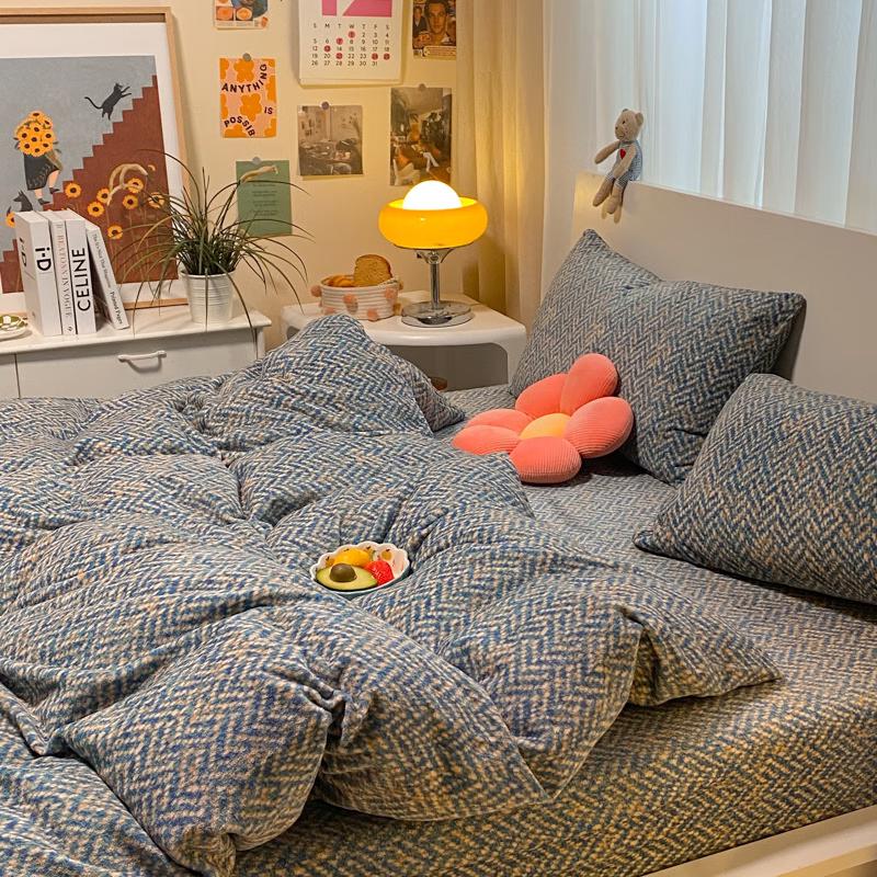 OEING Milk Velvet 4-Piece Bedding Set