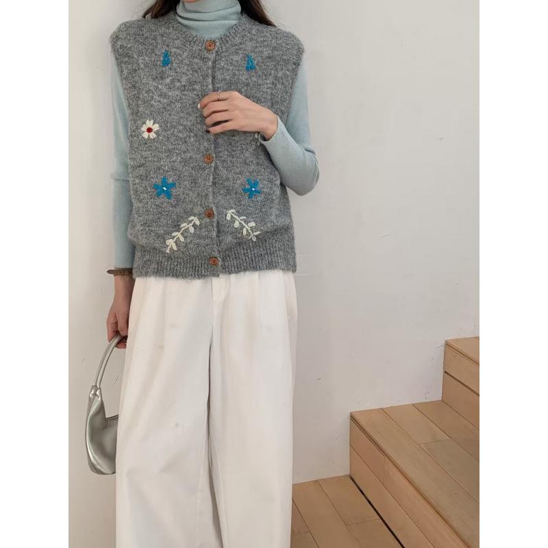 3D Embroidered Floral Knit Vest for Women - New Sweet Cardigan Design for Autumn/Winter 2025
