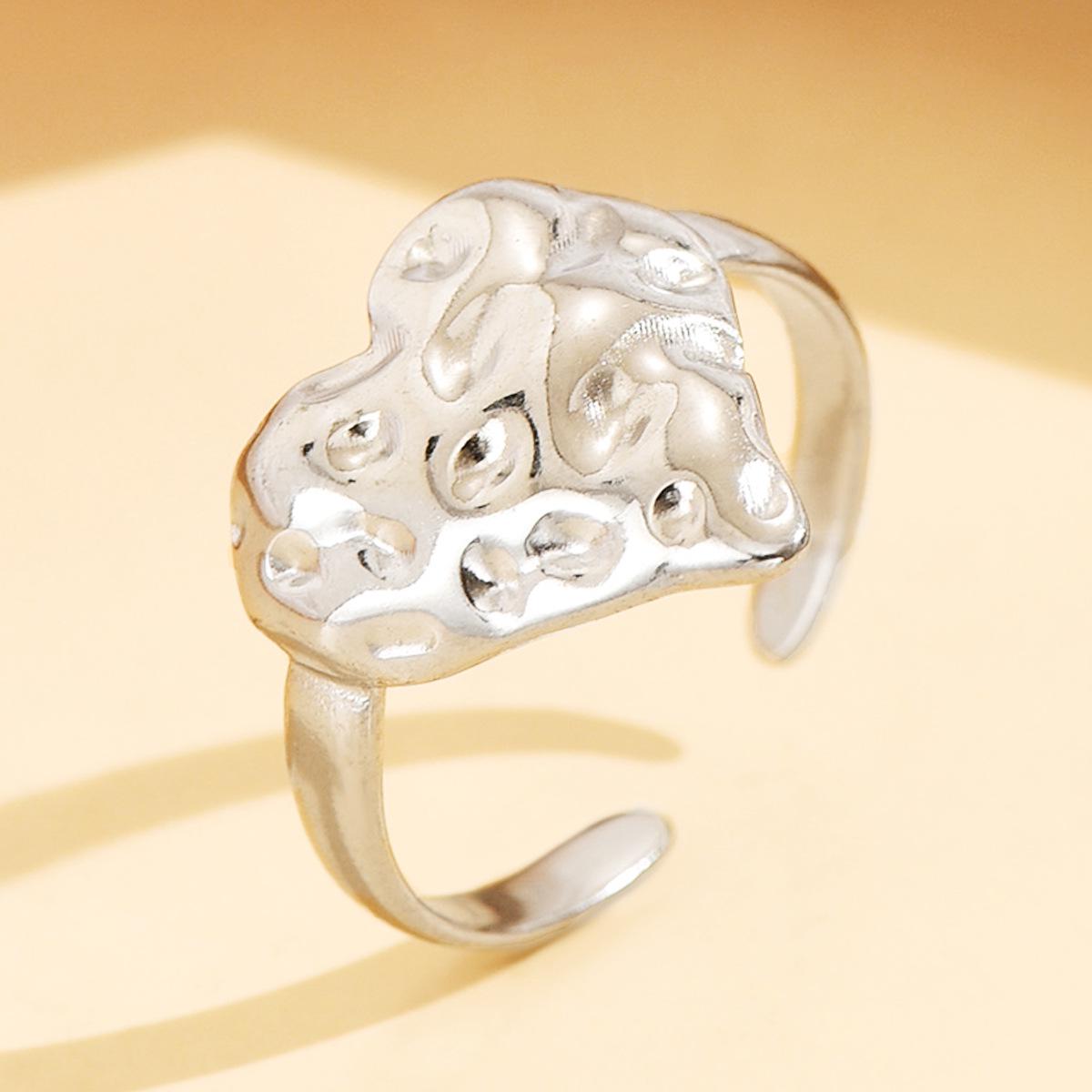 Chic Irregular Hammered Heart-Shaped Stainless Steel Ring for Women – Versatile Sweetheart Gift