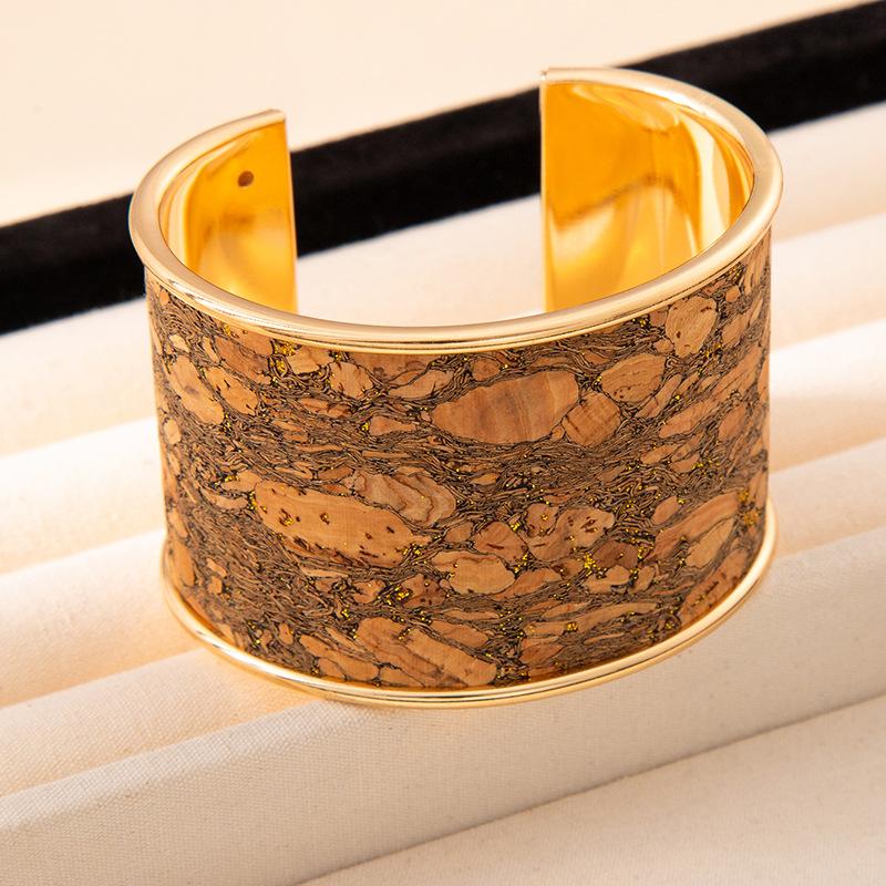 Cross-border hot-selling simple graffiti opening bracelet, high-end women's ins wide-faced bracelet, personalized trendy and cool retro jewelry.