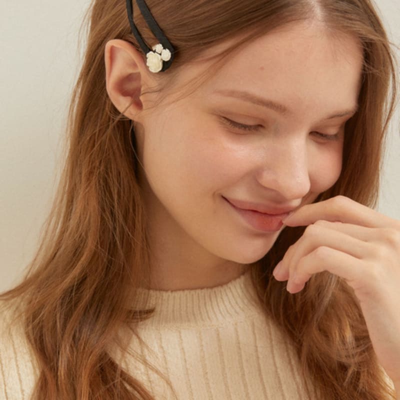 

Favorite Noun Pearl Rose Hairpin Black