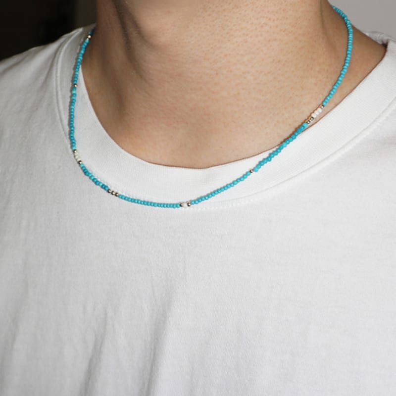OURPIERRE LOVE SKINNY BEADS halsband HIMMELBLÅ (M)