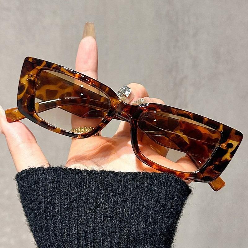 

2026 New Fashionable Luxury Square-Frame Presbyopia Eyewear Unisex High-Definition UV-Protective Travel Reading Glasses +100 леопардовый