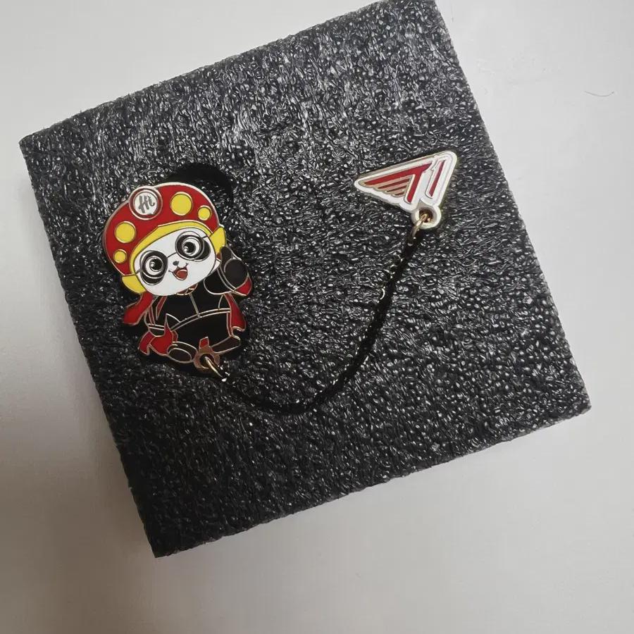 

Haidilao X T1 Collaboration Paker Pin Badge