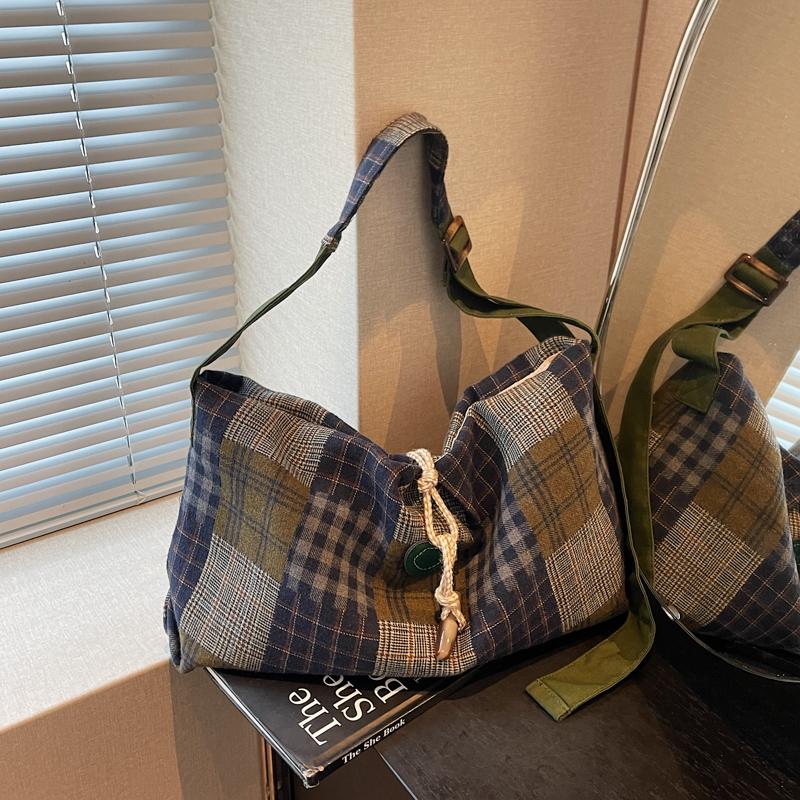 Pig Bag Women's Large Capacity Tote Bag Lightweight Retro Shoulder Crossbody Bag