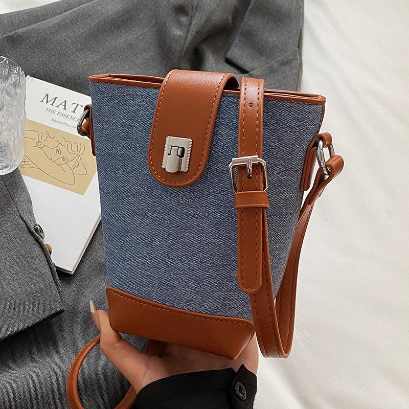 

This year s popular niche design contrasting color temperament bucket bag women s casual versatile fashion commuter style messenger bag