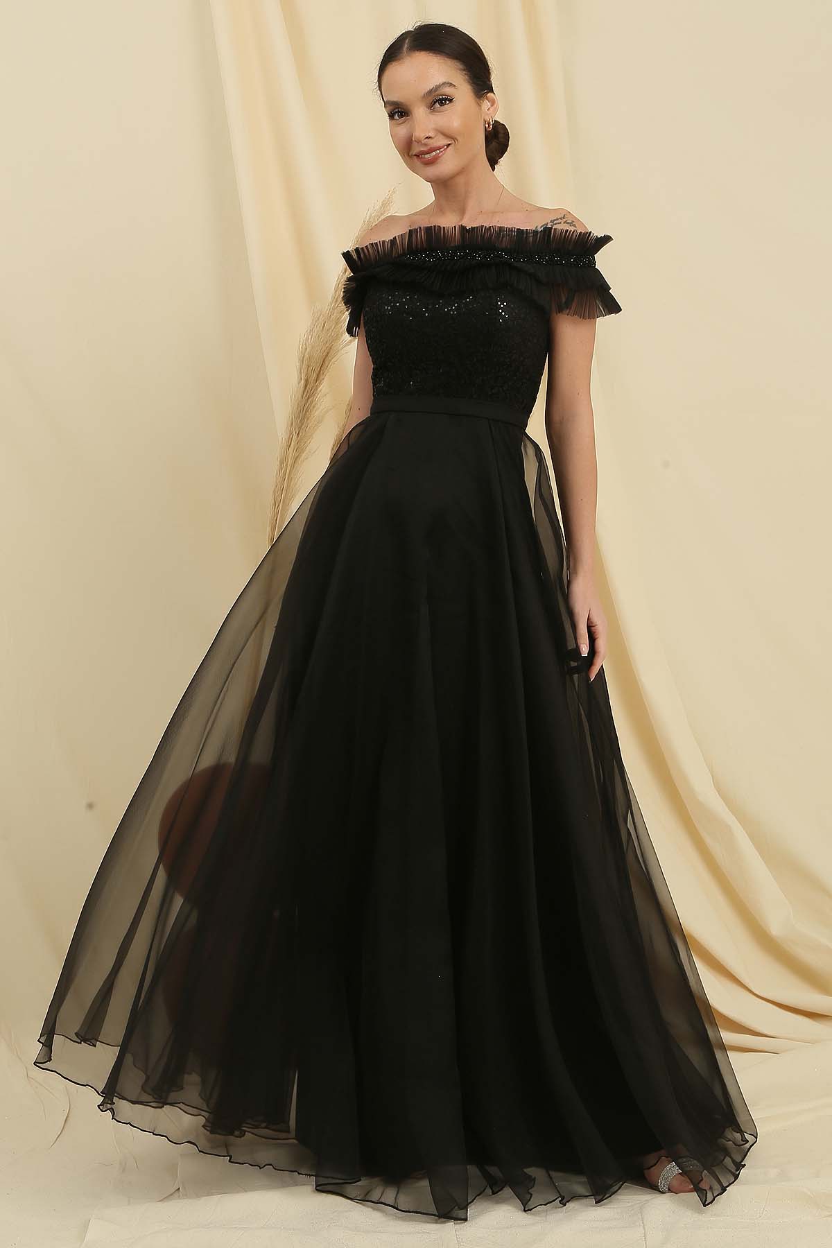 

Длинное платье из тюля с вышивкой бисером