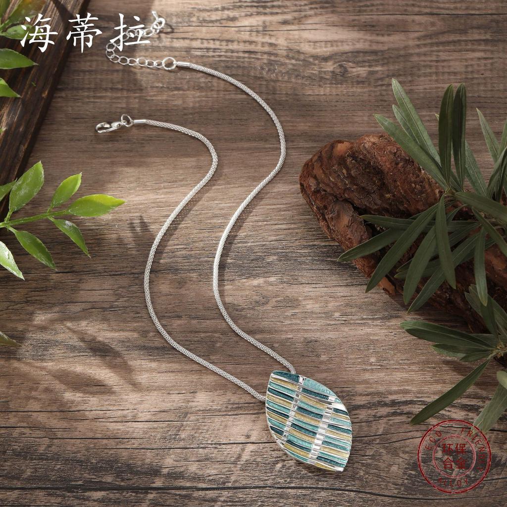 New color painting oil geometric leaf pendant, personalized women's versatile leaf pendant