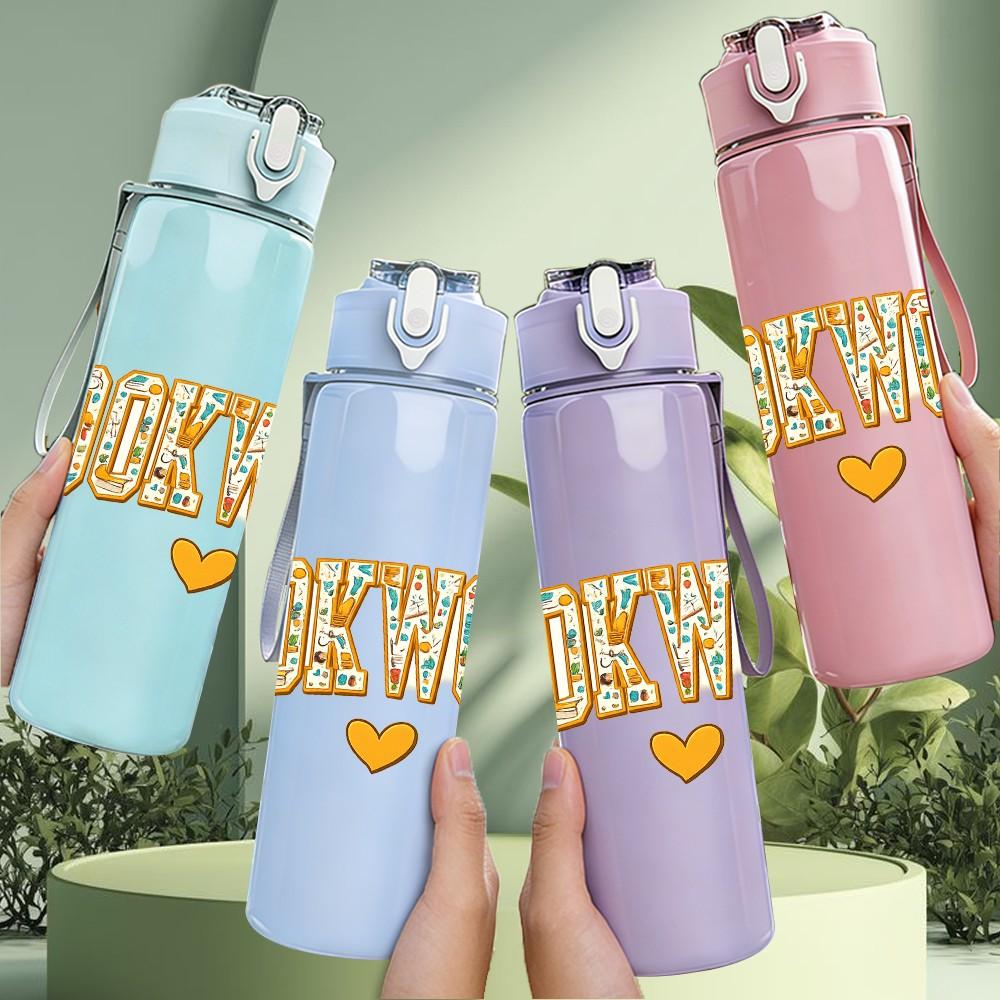 1PC Book Worm Retro Vintage Letter Print 750ml Color Plastic Sports Water Bottle Leakproof Flip Straw Lid Suitable for Sports Office Home Use