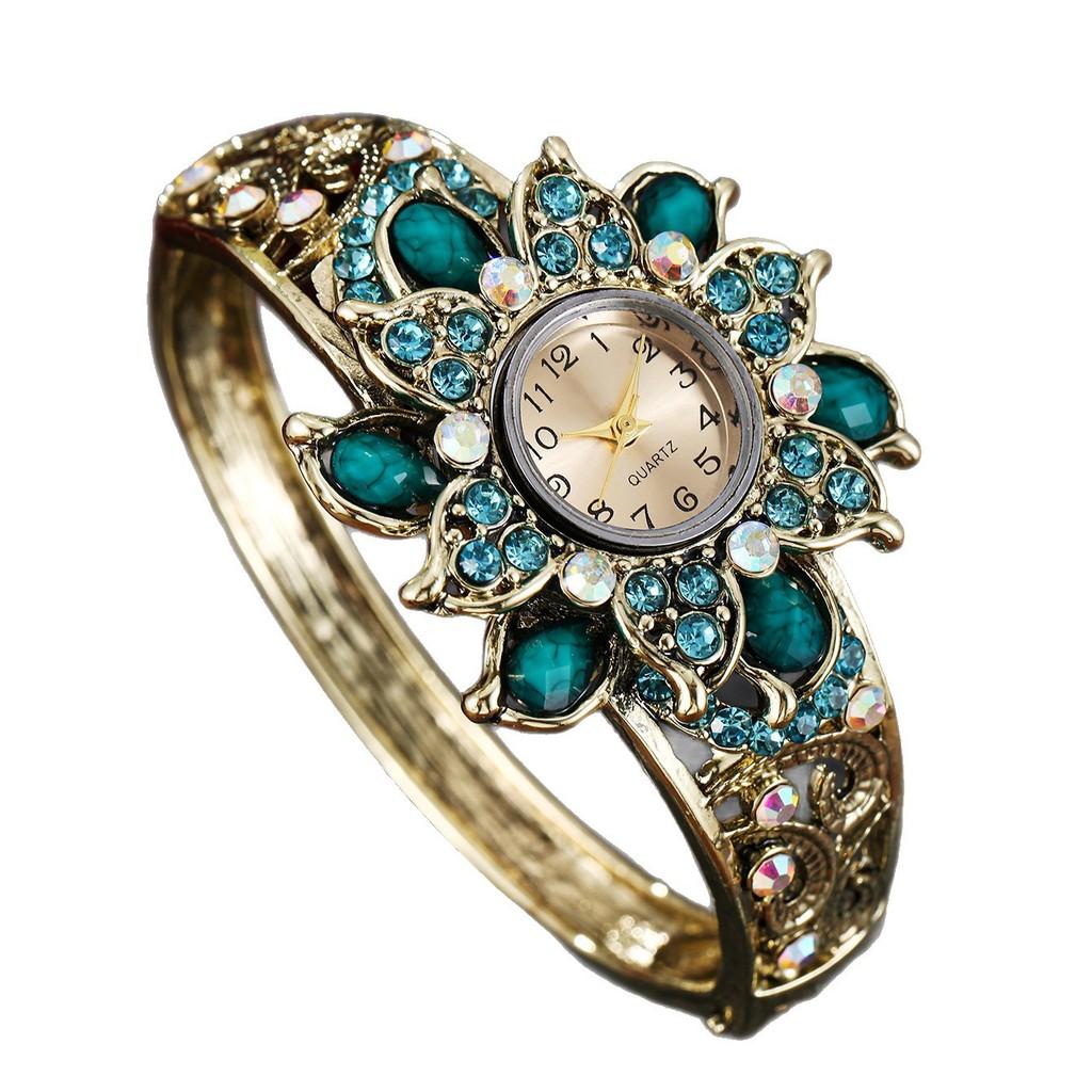 Fashion Quartz Watch For Women With Diamond Inlay And Alloy Bracelet