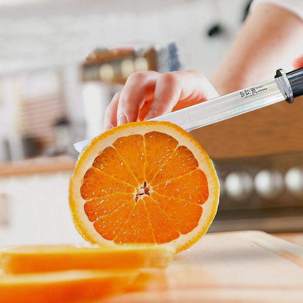 Brotmesser, Küchenmesser aus Edelstahl, ein Messer höchster Qualität, ein Werkzeug zum Kochen mit einer scharfen Klinge