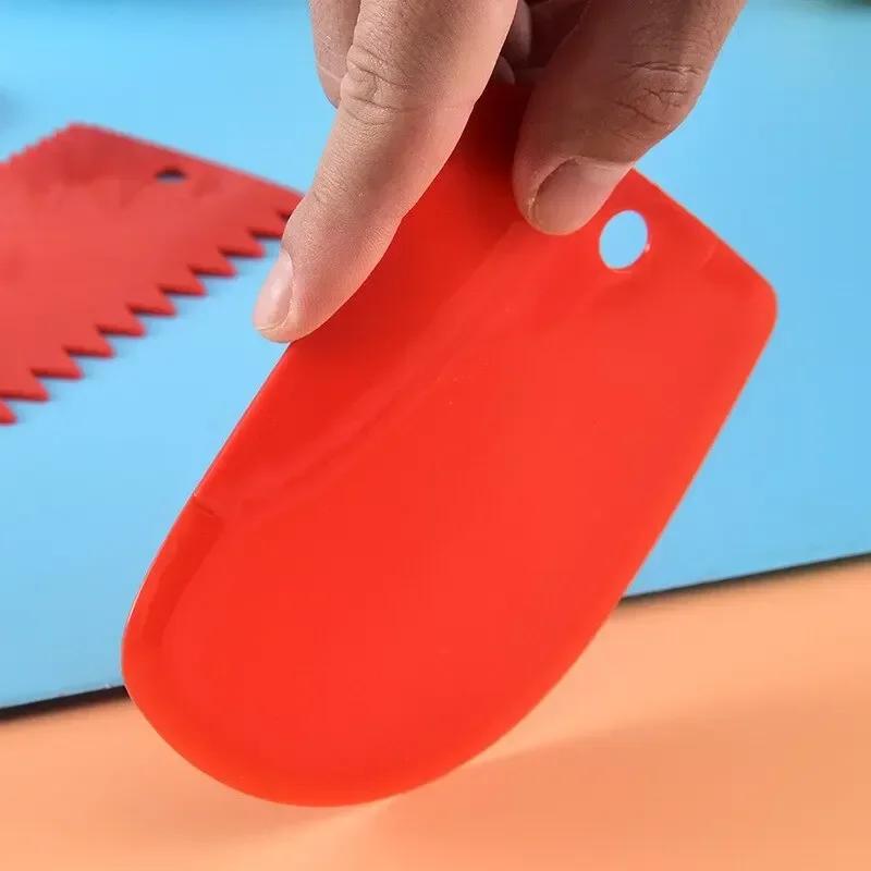 3pcs/set Red Decorating Tool Baking Dough Cutting Scraper Plastic Dough Scraper Thickened Three-Piece Cream Scraper
