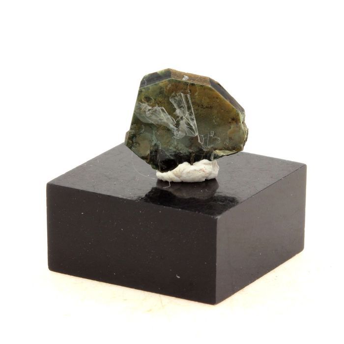 Pierres et Minéraux. Clinochlore. 2.10 ct. Rocher de Farinole, Olmeta-di-Capocorso, Haute-Corse, France.