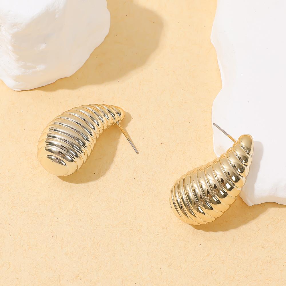 European and American Jewelry New High-end Gold Fashion Personality Exaggerated Stud Earrings Creative Circle Earrings Set